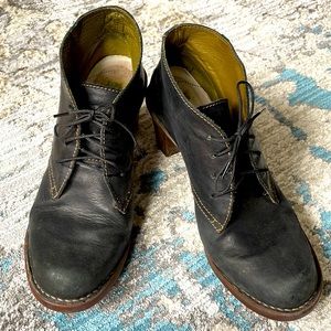 El Naturalista Black leather lace up shoes / booties